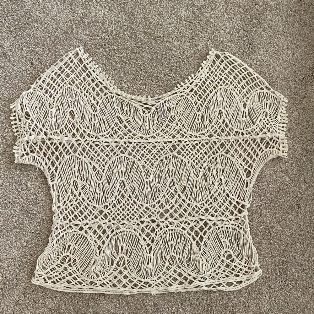 Cream overlay top. S/M